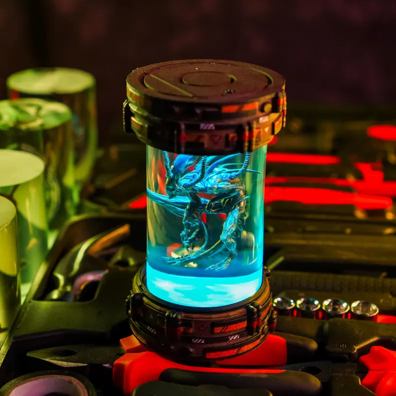 Queen Alien Resin Lamp