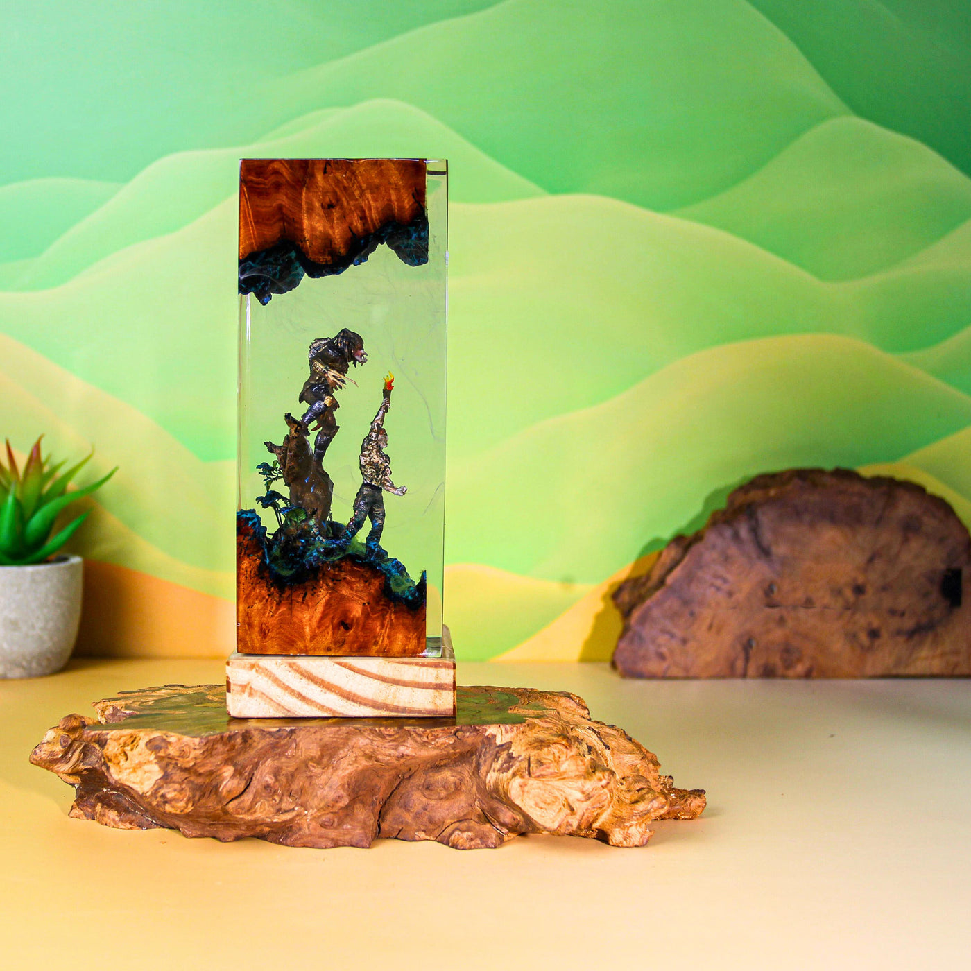 Predator Space Monster Resin Lamp