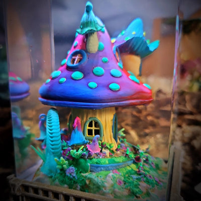 Mushroom house resin lamp