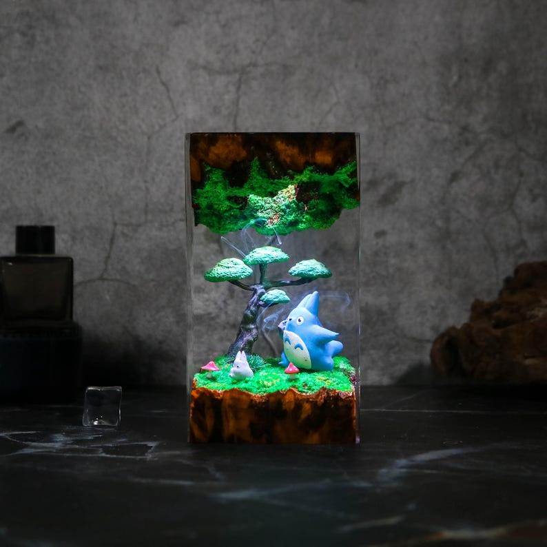 FAMOUS ANIME Resin Lamp