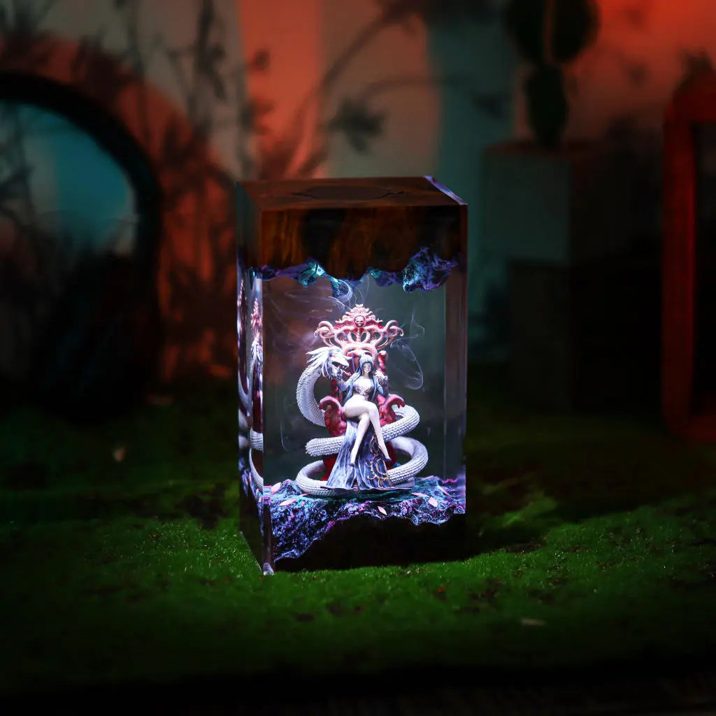 Boa Hancock One Piece Resin Lamp