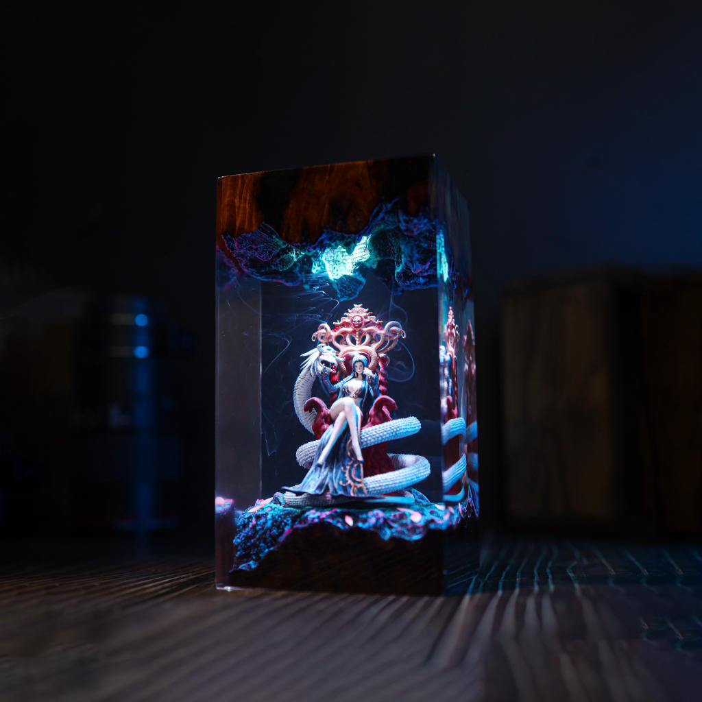 Boa Hancock One Piece Resin Lamp