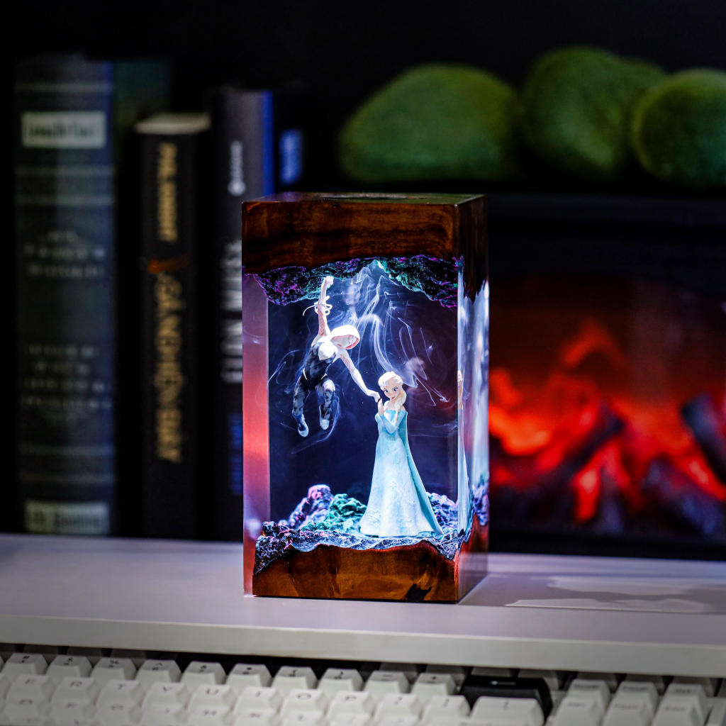 Frozen Elsa vs Spidergirl Resin Lamp