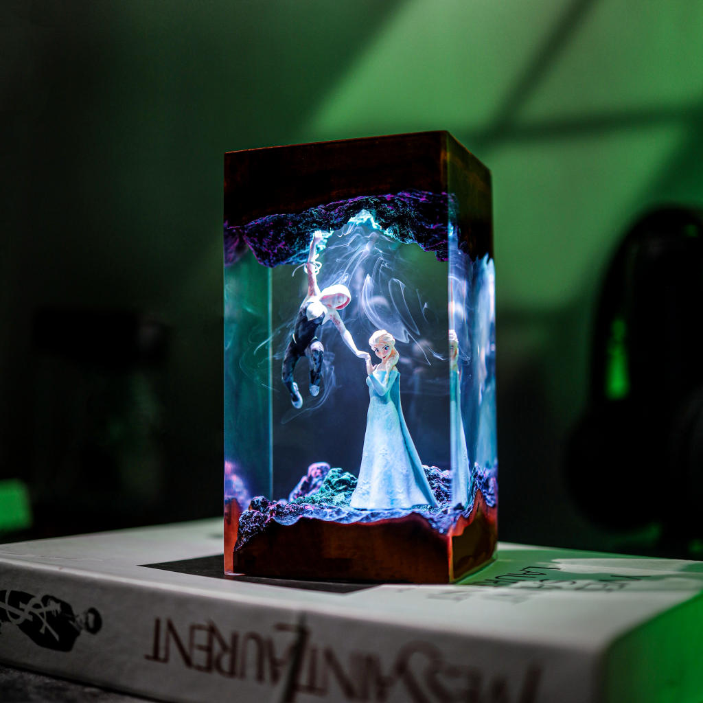 Frozen Elsa vs Spidergirl Resin Lamp